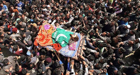 People carry the dead body of HM cadre Shahbaz Ahmad Wani alias Rayees Kachru during his funeral ceremony in Pulwama on 27 March 2017. Photo Courtesy: Faisal Khan