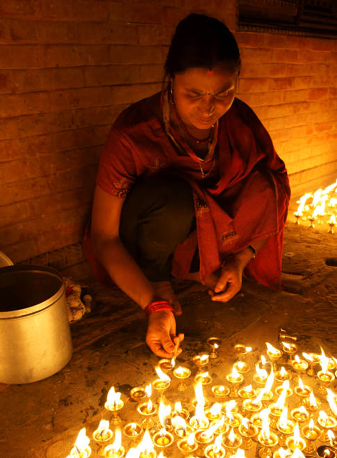11. Oil lamps to light up holy places and homes. © Joo Peter