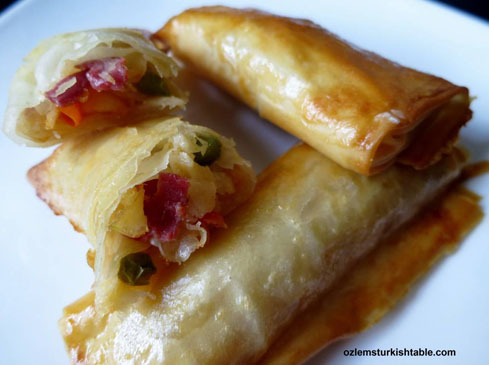 Filo rolls with Turkish pastirma, spicy pastrami – Pacanga boregi